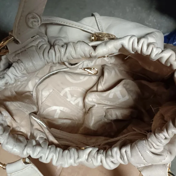 Vintage Michael Kors Beige Soft Leather Drawstring Hobo Bag - Picture 10 of 12